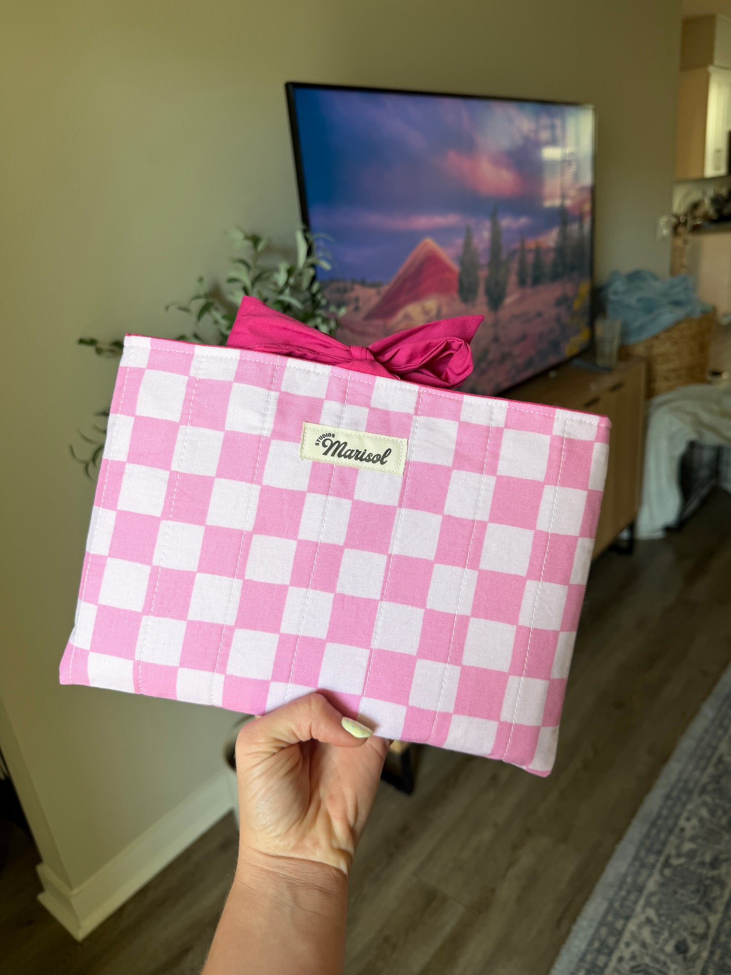 Medium Book Sleeve - Pink Checkered