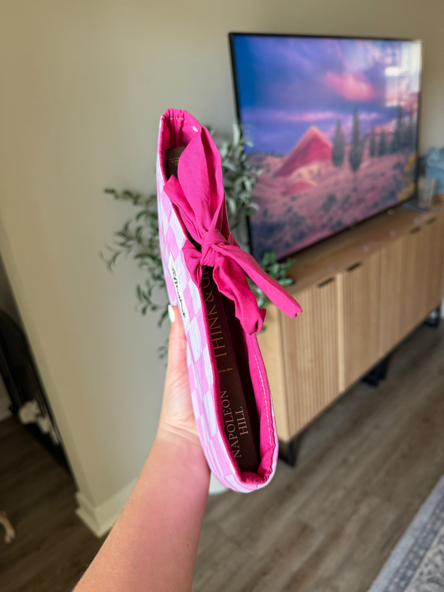 Medium Book Sleeve - Pink Checkered